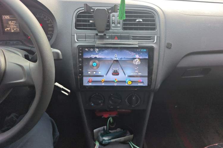 Used Volkswagen Polo 2014 1.4L Manual Fashion Edition Audio And AC Panel
