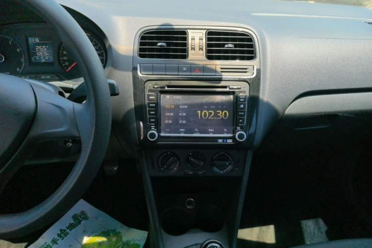 Used Volkswagen Polo 2014 1.4L Manual Fashion Edition Audio And AC Panel