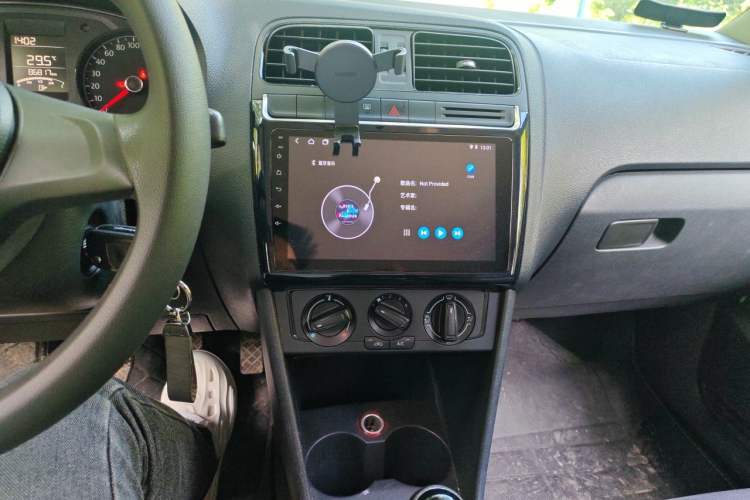 Used Volkswagen Polo 2014 1.4L Manual Fashion Edition Audio And AC Panel
