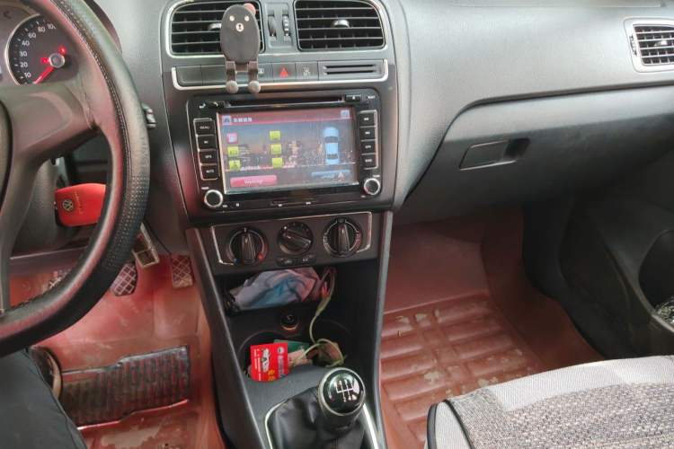 Used Volkswagen Polo 2014 1.4L Manual Comfort Edition Audio And AC Panel