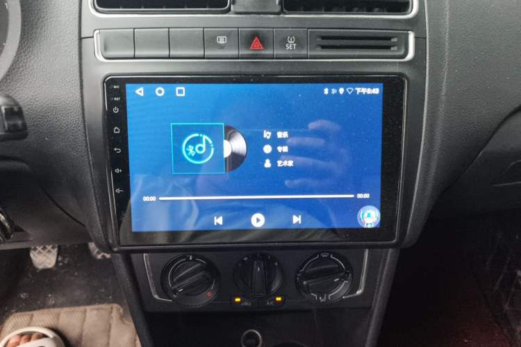 Used Volkswagen Polo 2014 1.4L Manual Fashion Edition Audio And AC Panel