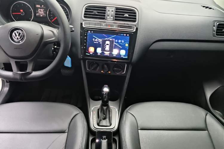 Used Volkswagen Polo 2014 1.6L Automatic Comfort Edition Audio And AC Panel