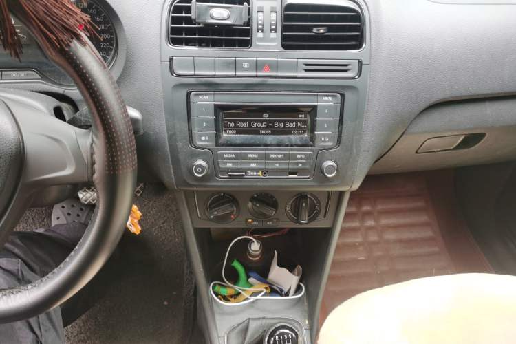 Used Volkswagen Polo 2014 1.4L Manual Fashion Edition Audio And AC Panel