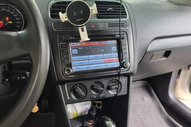 Used Volkswagen Polo 2014 1.6L Automatic Comfort Edition Audio And AC Panel