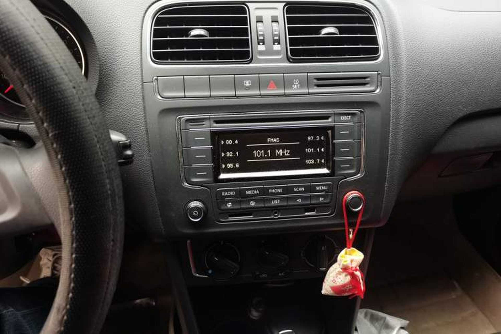 Used Volkswagen Polo 2014 1.4L Automatic Comfort Edition Audio And AC Panel