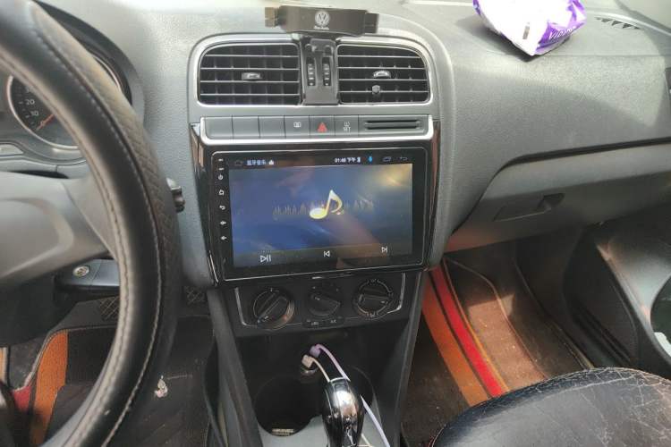 Used Volkswagen Polo 2014 1.6L Automatic Comfort Edition Audio And AC Panel
