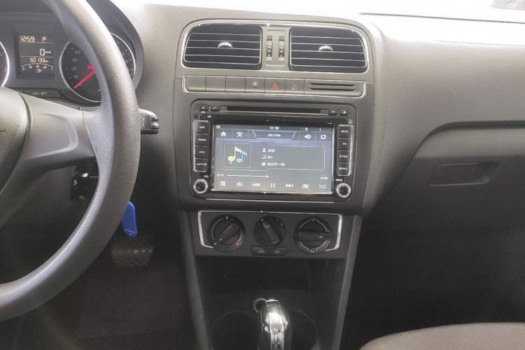 Used Volkswagen Polo 2014 1.4L Automatic Comfort Edition Audio And AC Panel