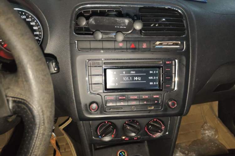 Used Volkswagen Polo 2014 1.6L Manual Comfort Edition Audio And AC Panel