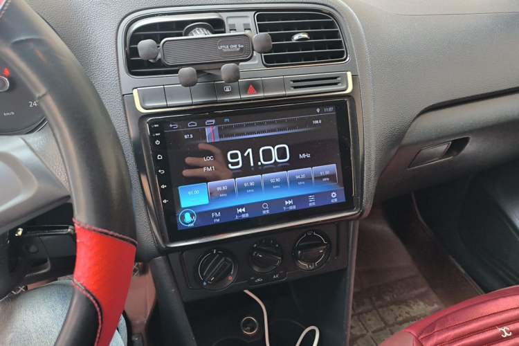 Used Volkswagen Polo 2014 1.4L Manual Fashion Edition Audio And AC Panel