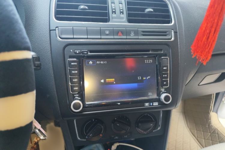 Used Volkswagen Polo 2014 1.6L Automatic Comfort Edition Audio And AC Panel