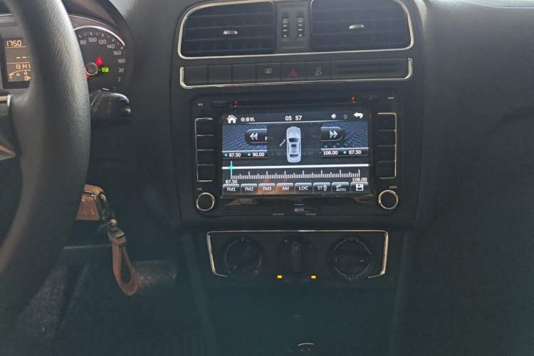 Used Volkswagen Polo 2014 1.4L Automatic Comfort Edition Audio And AC Panel