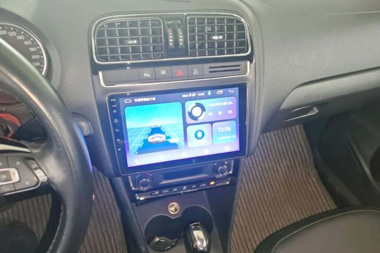 Used Volkswagen Polo 2014 1.6L Automatic Luxury Edition Audio And AC Panel