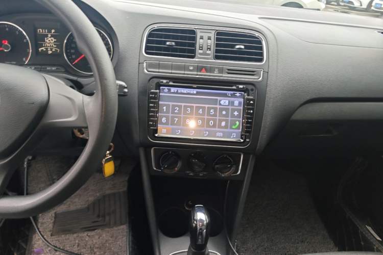 Used Volkswagen Polo 2014 1.6L Automatic Comfort Edition Audio And AC Panel