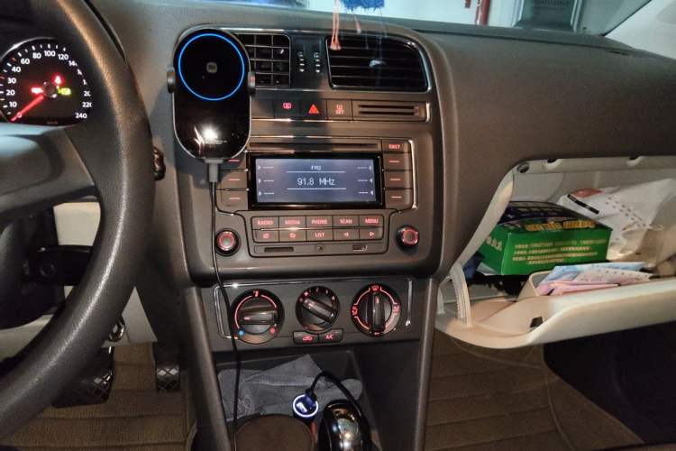 Used Volkswagen Polo 2014 1.6L Automatic Comfort Edition Audio And AC Panel