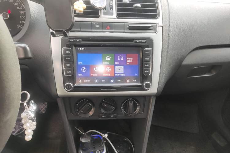 Used Volkswagen Polo 2014 1.4L Manual Fashion Edition Audio And AC Panel