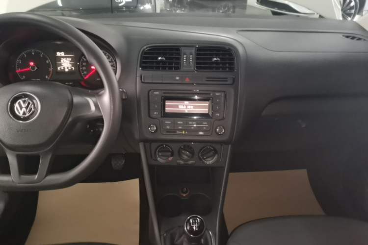 Used Volkswagen Polo 2014 1.4L Manual Fashion Edition Audio And AC Panel