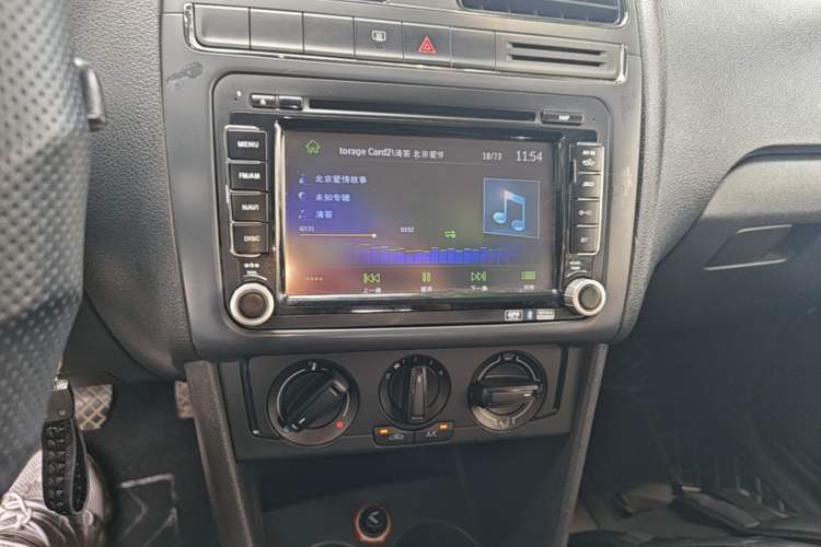 Used Volkswagen Polo 2014 1.4L Manual Fashion Edition Audio And AC Panel