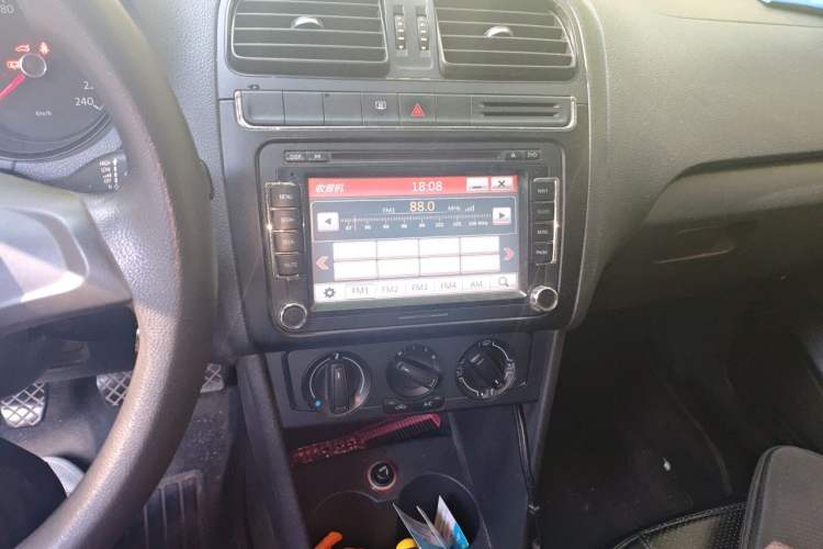 Used Volkswagen Polo 2014 1.4L Manual Fashion Edition Audio And AC Panel