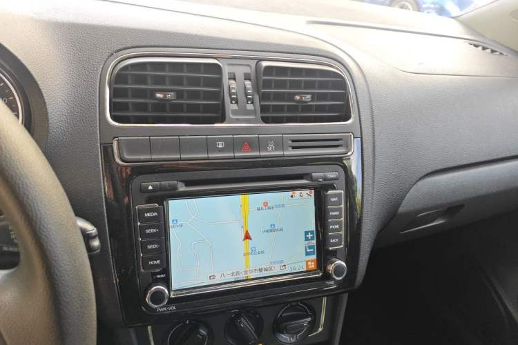 Used Volkswagen Polo 2014 1.6L Automatic Comfort Edition Audio And AC Panel