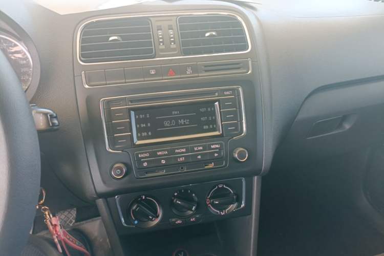 Used Volkswagen Polo 2014 1.6L Manual Comfort Edition Audio And AC Panel