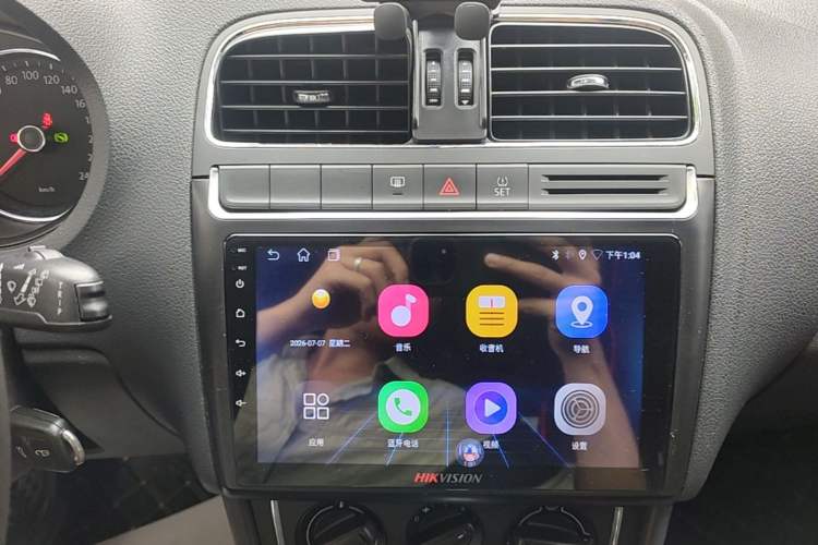 Used Volkswagen Polo 2014 1.6L Automatic Comfort Edition Audio And AC Panel