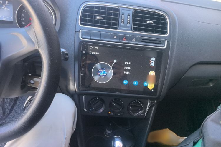 Used Volkswagen Polo 2014 1.4L Automatic Comfort Edition Audio And AC Panel