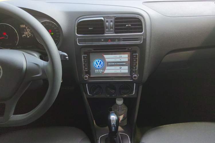Used Volkswagen Polo 2014 1.4L Automatic Comfort Edition Audio And AC Panel