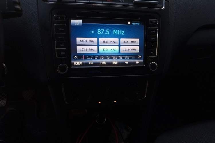 Used Volkswagen Polo 2014 1.4L Manual Comfort Edition Audio And AC Panel