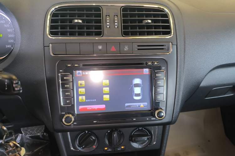 Used Volkswagen Polo 2014 1.6L Automatic Comfort Edition Audio And AC Panel