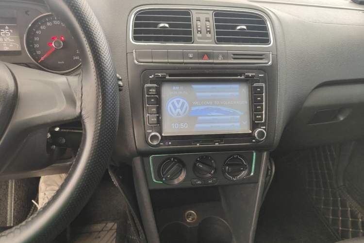 Used Volkswagen Polo 2014 1.4L Manual Comfort Edition Audio And AC Panel