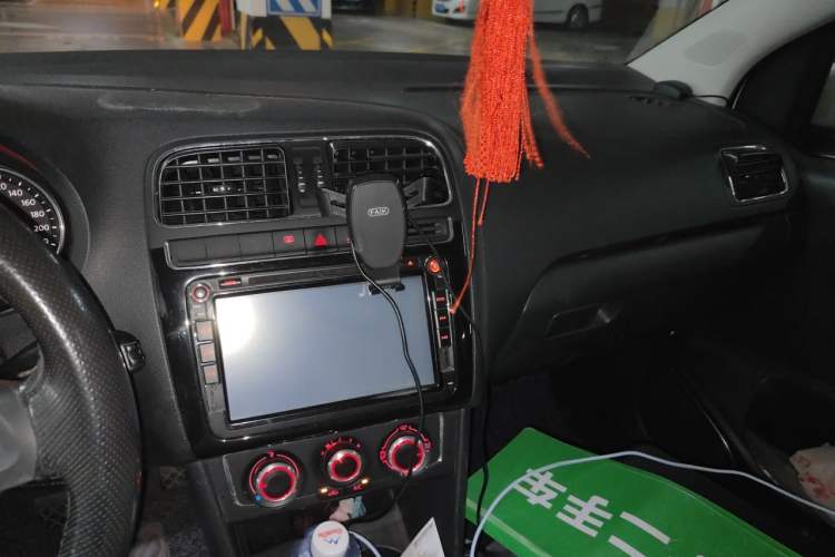 Used Volkswagen Polo 2014 1.6L Automatic Comfort Edition Audio And AC Panel
