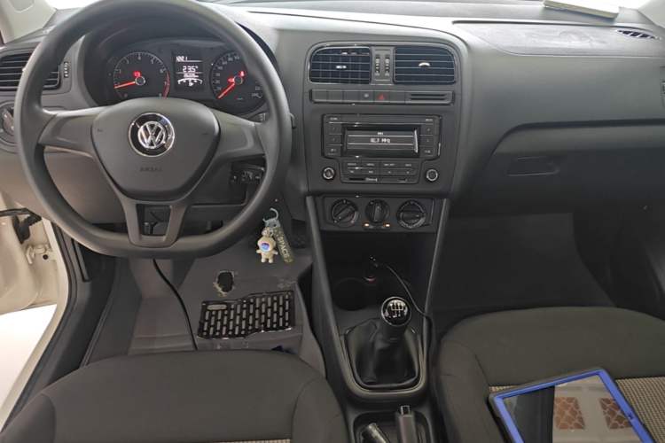 Used Volkswagen Polo 2014 1.4L Manual Fashion Edition Audio And AC Panel