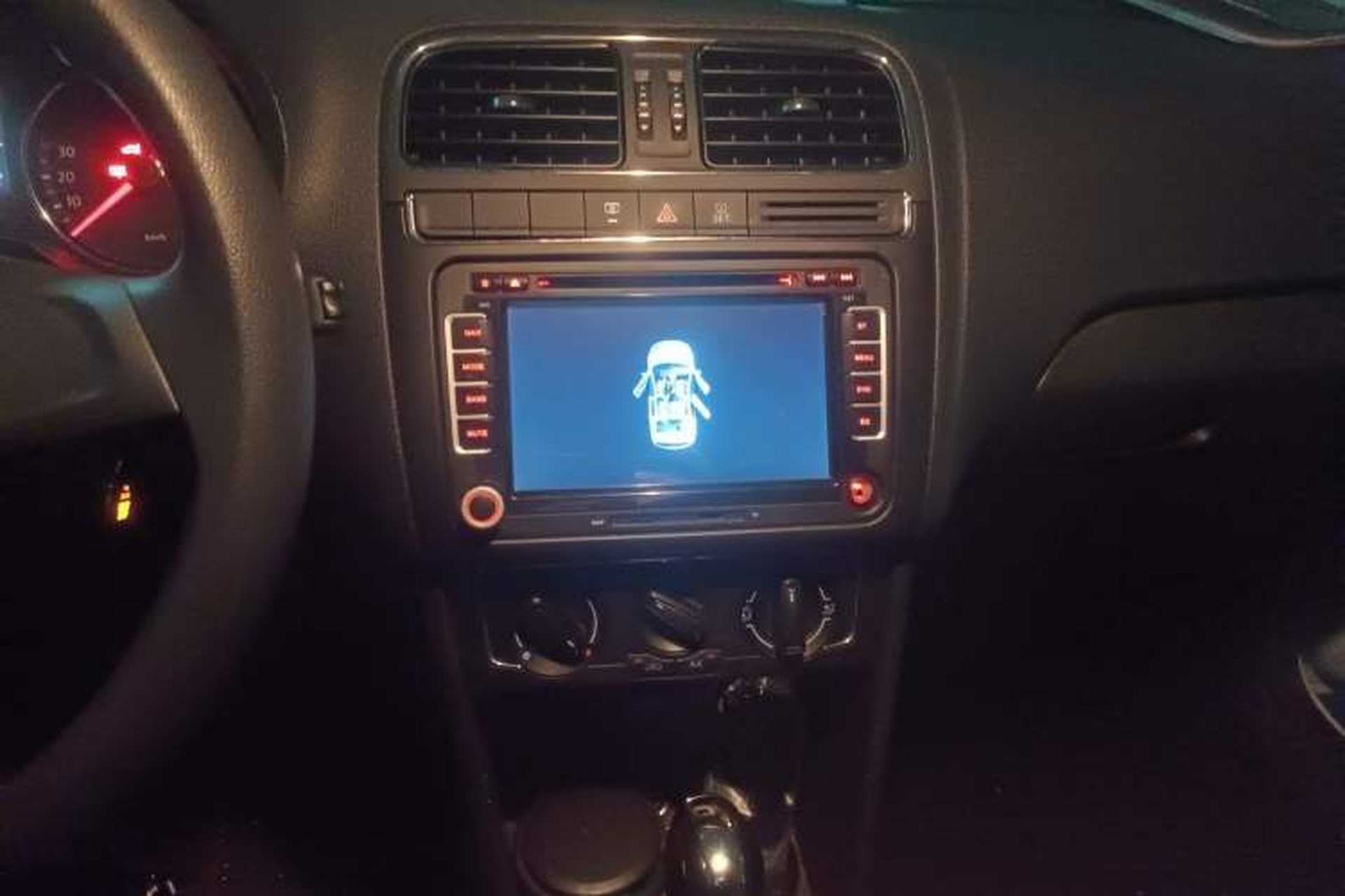 Used Volkswagen Polo 2014 1.6L Automatic Comfort Edition Audio And AC Panel