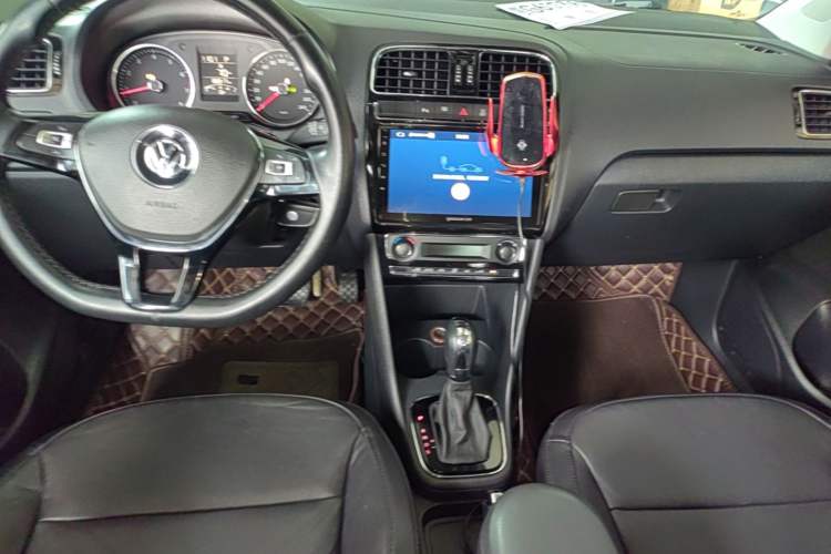 Used Volkswagen Polo 2014 1.6L Automatic Luxury Edition Audio And AC Panel
