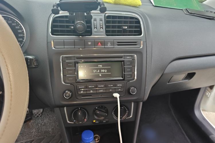 Used Volkswagen Polo 2014 1.4L Manual Comfort Edition Audio And AC Panel