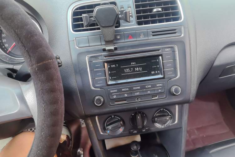 Used Volkswagen Polo 2014 1.4L Manual Comfort Edition Audio And AC Panel