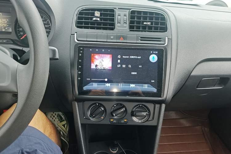 Used Volkswagen Polo 2014 1.4L Manual Fashion Edition Audio And AC Panel