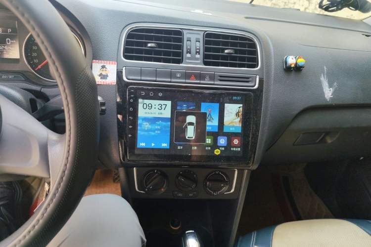 Used Volkswagen Polo 2014 1.6L Automatic Comfort Edition Audio And AC Panel