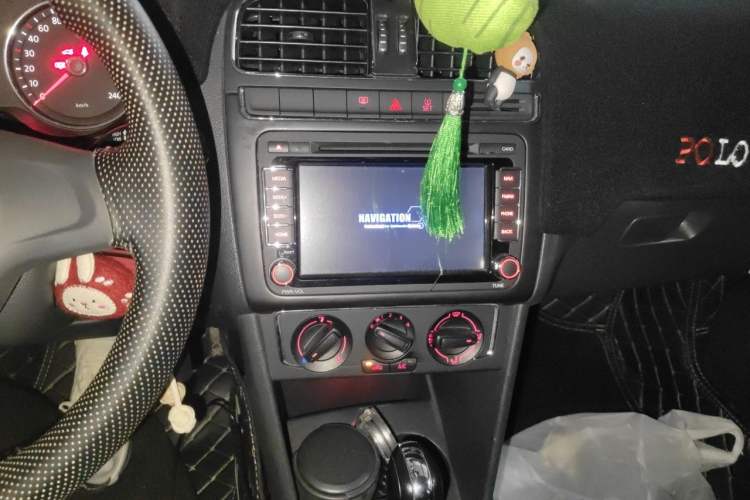 Used Volkswagen Polo 2014 1.6L Automatic Comfort Edition Audio And AC Panel