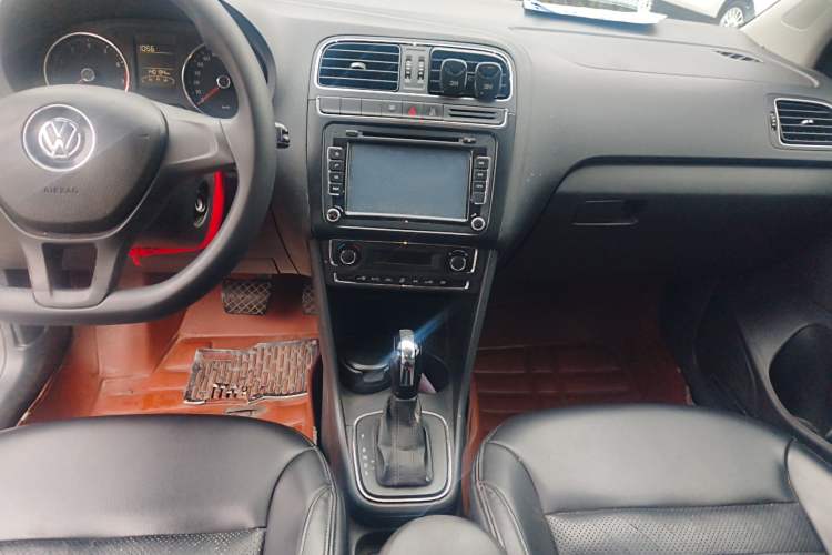 Used Volkswagen Polo 2014 1.6L Automatic Comfort Edition Audio And AC Panel