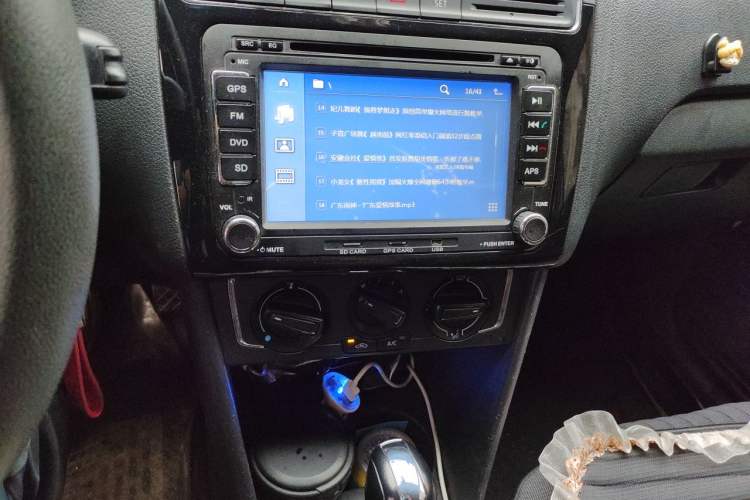 Used Volkswagen Polo 2014 1.6L Automatic Comfort Edition Audio And AC Panel