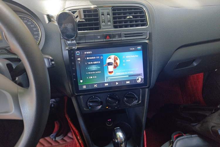 Used Volkswagen Polo 2014 1.6L Automatic Comfort Edition Audio And AC Panel