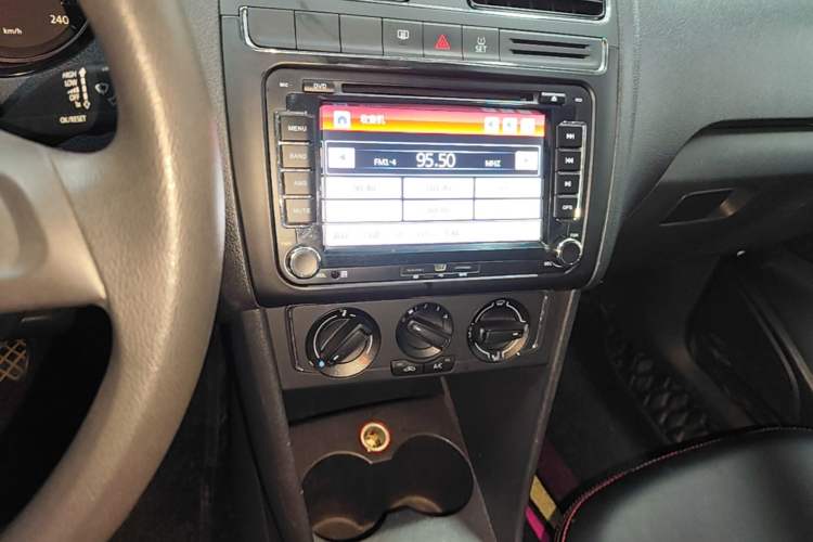 Used Volkswagen Polo 2014 1.4L Manual Comfort Edition Audio And AC Panel