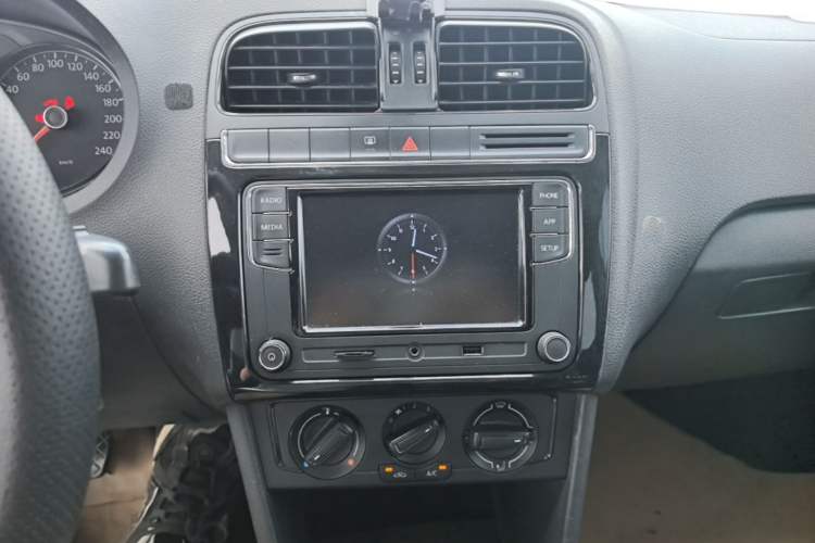 Used Volkswagen Polo 2014 1.4L Manual Fashion Edition Audio And AC Panel
