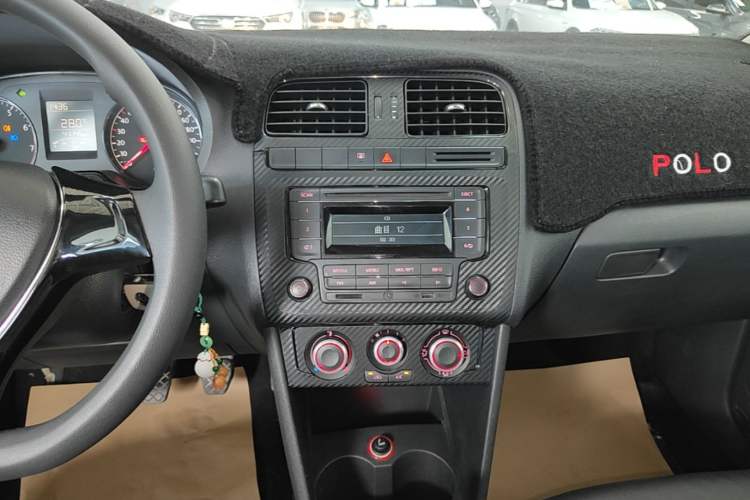 Used Volkswagen Polo 2014 1.4L Manual Fashion Edition Audio And AC Panel