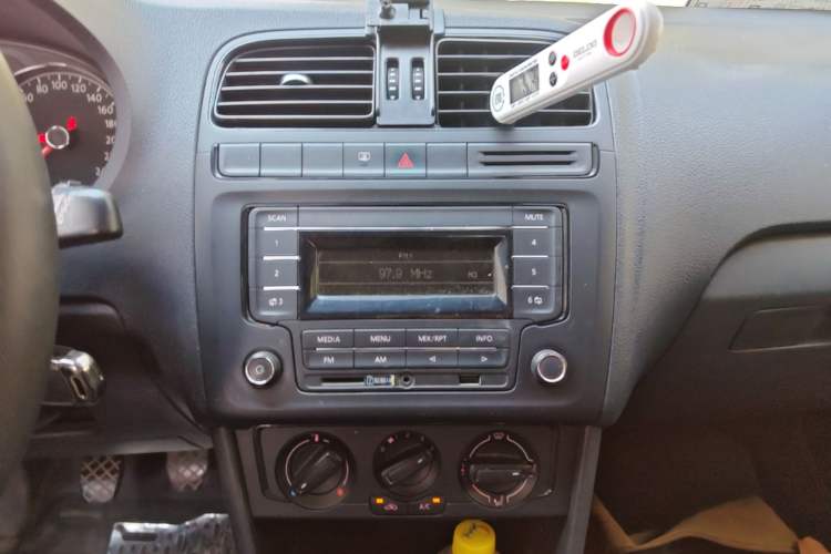 Used Volkswagen Polo 2014 1.4L Manual Fashion Edition Audio And AC Panel