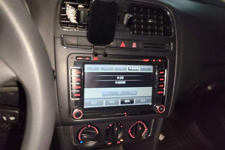 Used Volkswagen Polo 2014 1.6L Automatic Comfort Edition Audio And AC Panel