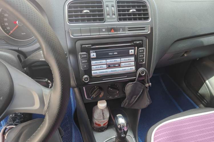 Used Volkswagen Polo 2014 1.6L Automatic Comfort Edition Audio And AC Panel