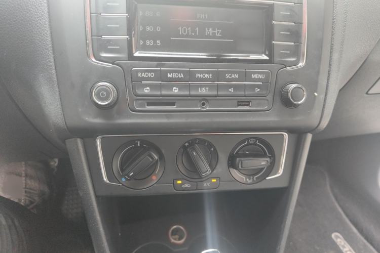 Used Volkswagen Polo 2014 1.6L Automatic Comfort Edition Audio And AC Panel