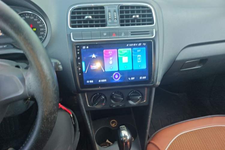 Used Volkswagen Polo 2014 1.6L Automatic Comfort Edition Audio And AC Panel
